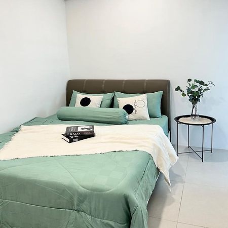 Rayyan Condominium @ Metrocity Square Кучинг Екстериор снимка