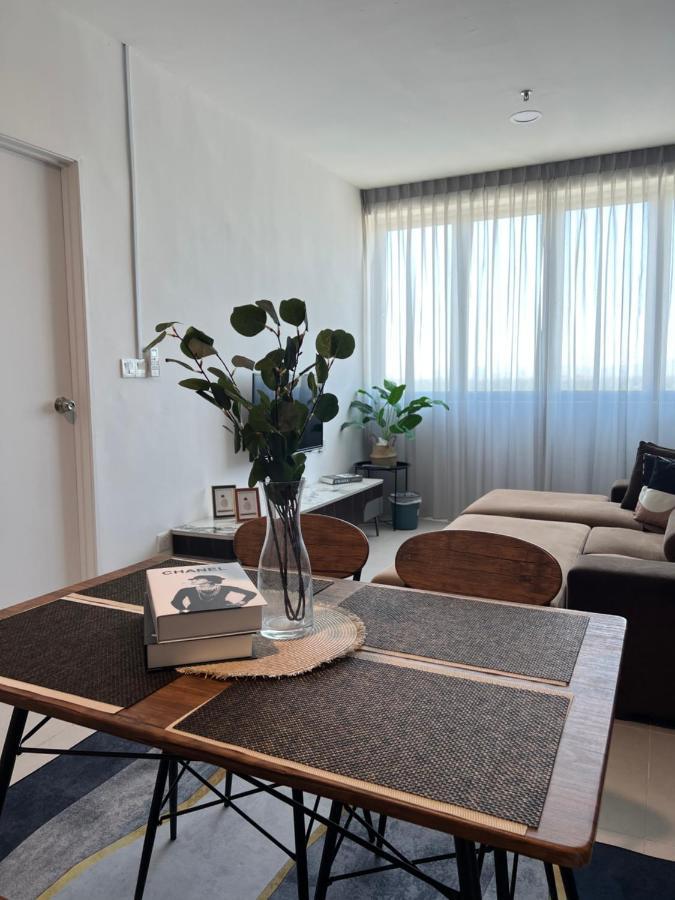Rayyan Condominium @ Metrocity Square Кучинг Екстериор снимка