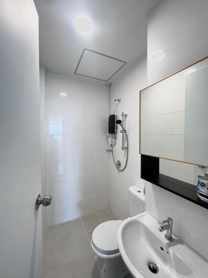 Rayyan Condominium @ Metrocity Square Кучинг Екстериор снимка