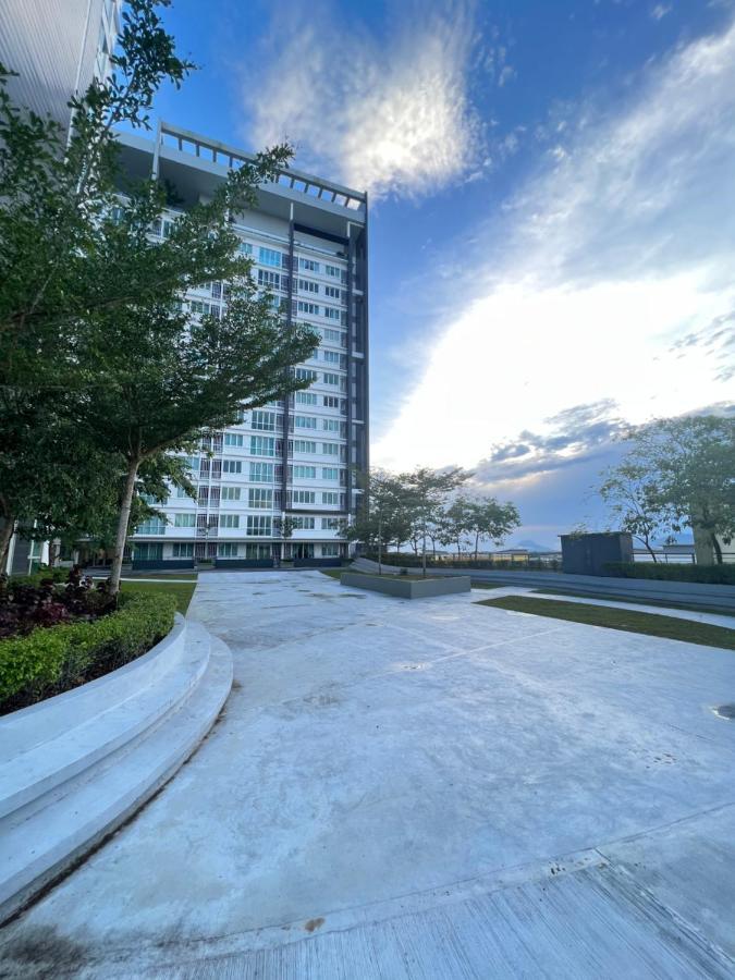 Rayyan Condominium @ Metrocity Square Кучинг Екстериор снимка
